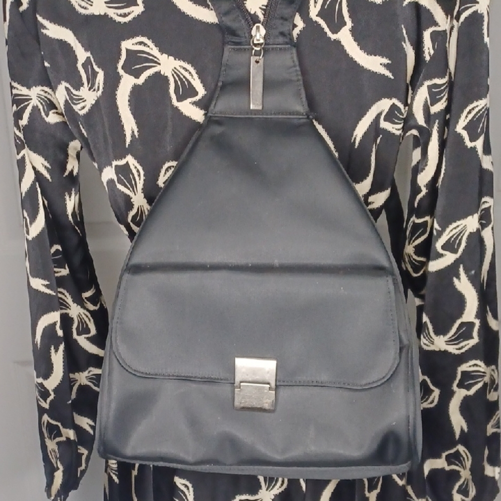 P10- Black Sling Bag